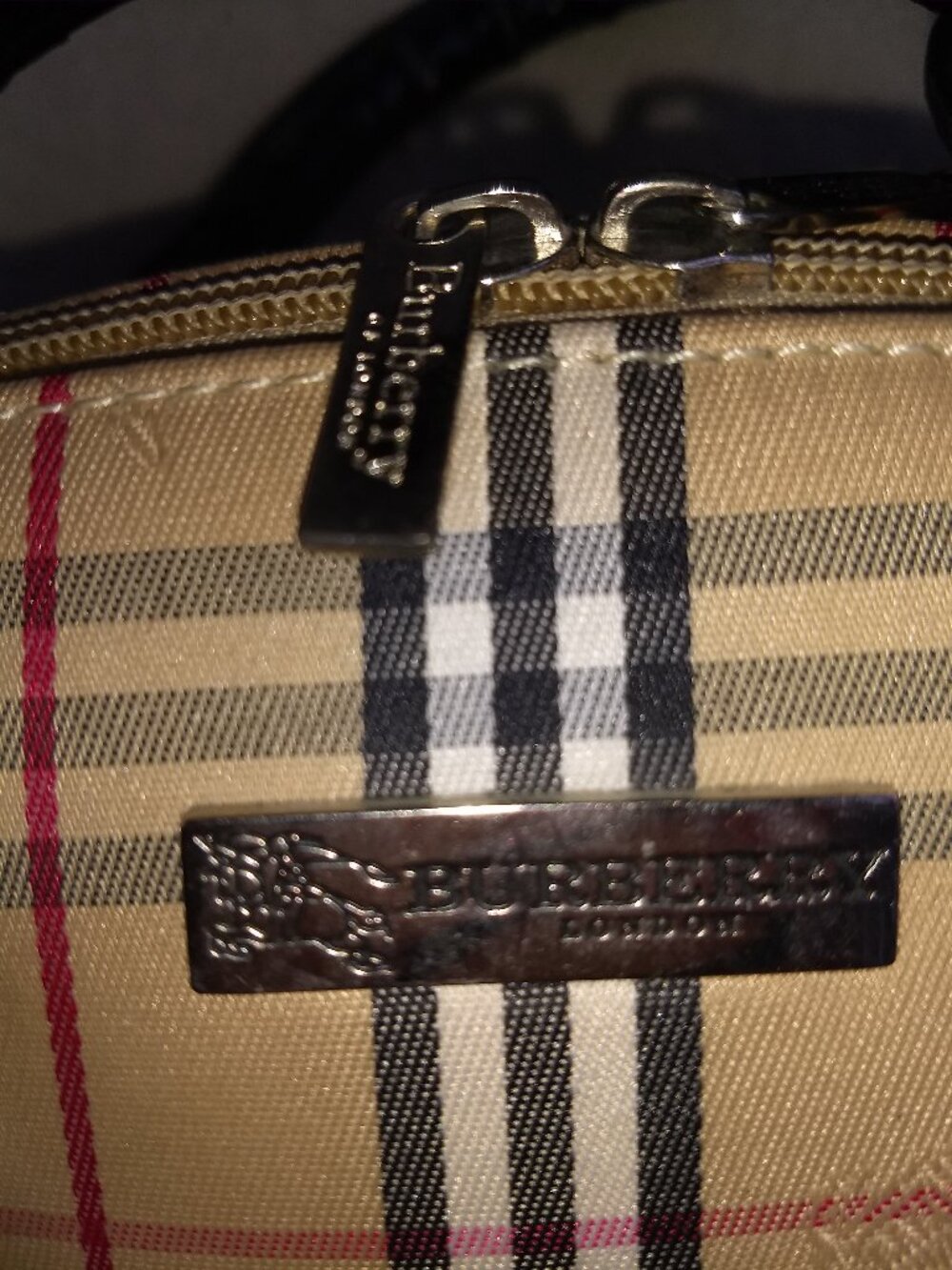 Mini Burberry (Not Authentic)  handbag. - Picture 5 of 12